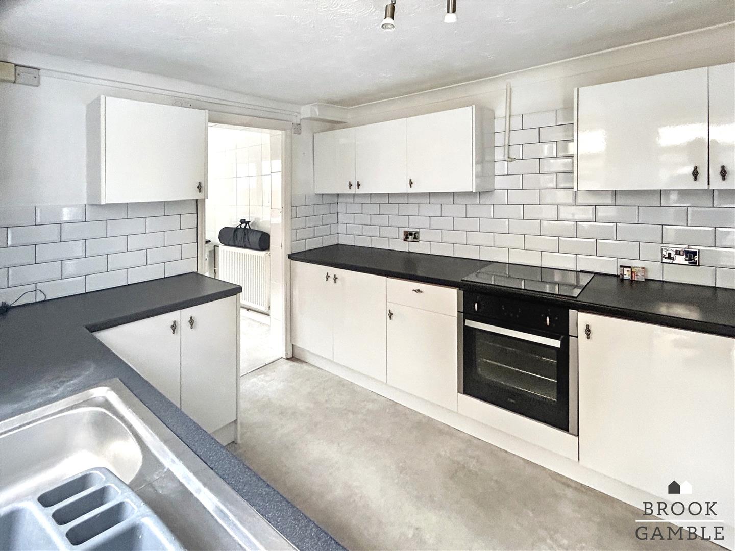 3 Bedroom House - Mid Terrace. Ashford Road in Eastbourne,  7